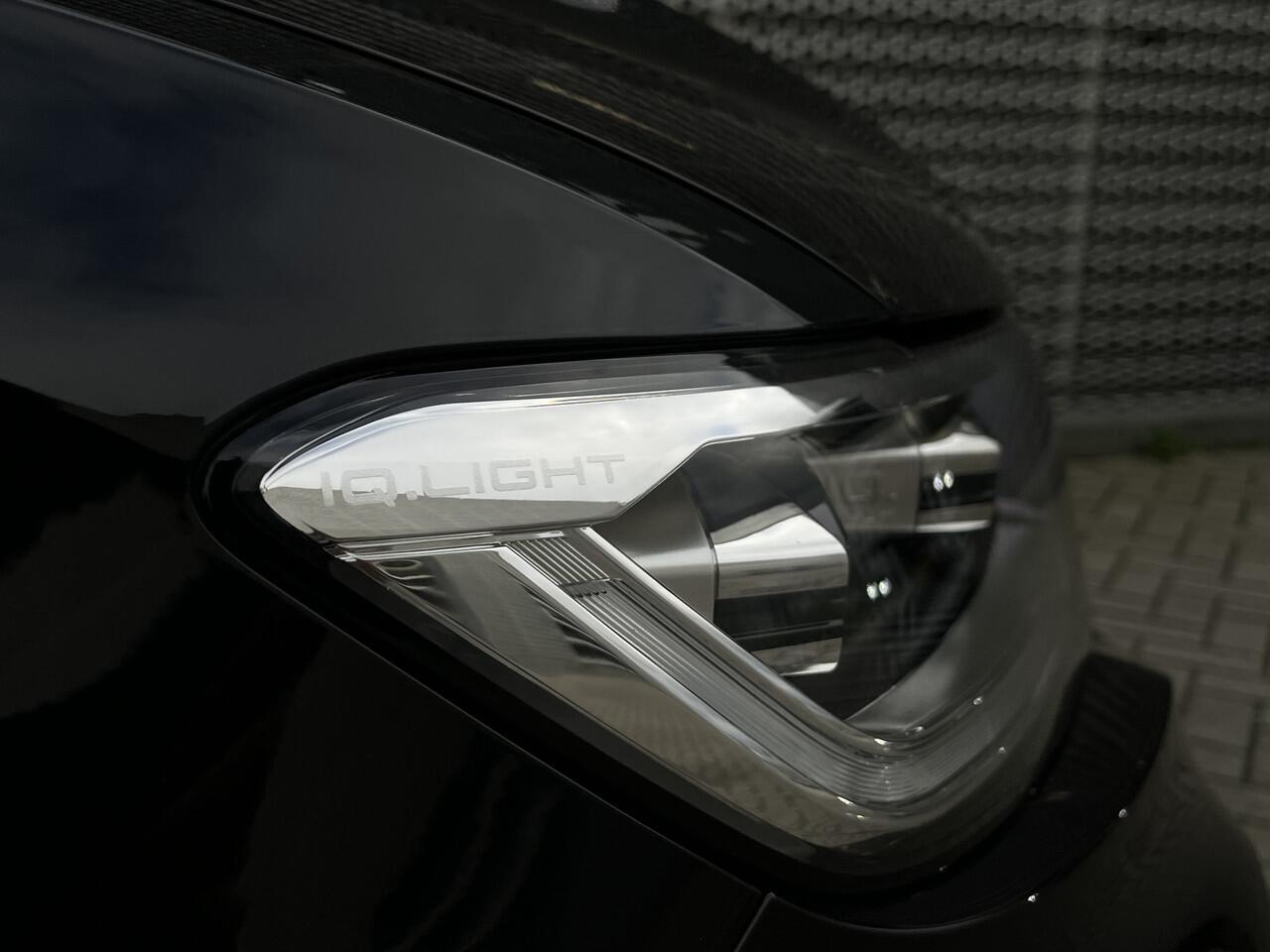 Volkswagen T-Roc 1.5 TSI 150PK R-Line / Achteruitrijcamera / Elektrische Stoelen + Massage functie / Digitale Cockpit / Draadloos Carplay en Android auto / 17"LMV / Trekhaak