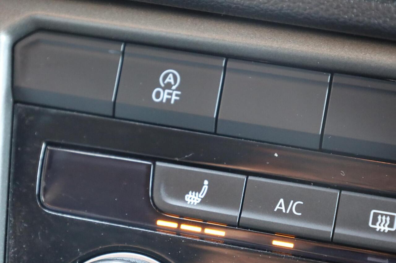 Volkswagen T-Roc 1.0 TSI Style Business CARPLAY ACC STOELVERW. LANE-ASSIST 2xPDC LMV ENZ.