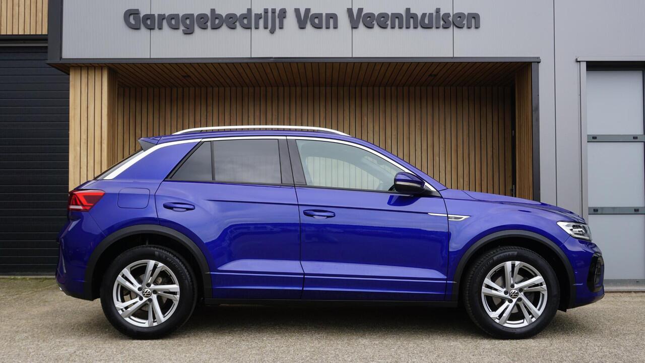 Volkswagen T-Roc 1.5 TSI 150pk DSG 2x R-Line IQ Light Afn-Trekhaak *Lapiz Blue* 17inch LM Adaptive Cruise Control Stuurverwarming *Compleet*