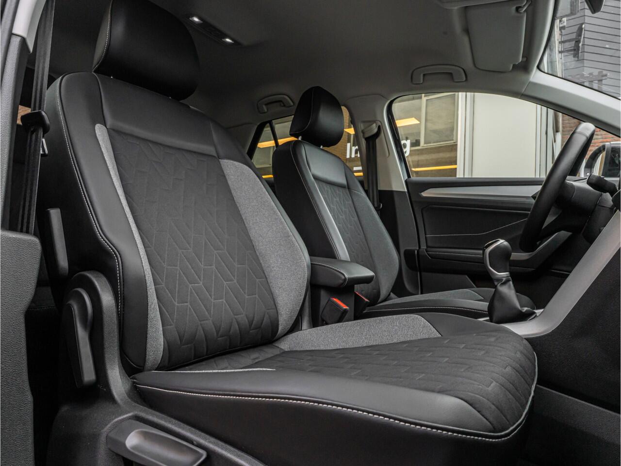 Volkswagen T-Roc 1.0 TSI Life Edition GOAL FULL LED STOELVERW VIRTUAL DASH PRIVACY GLASS ADAP CRUISE