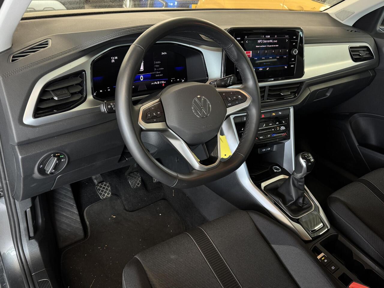 Volkswagen T-Roc 1.0 TSI Life | Clima | Carplay | PDC voor + achter | LM velgen | ( Vestiging - Nieuwegein )