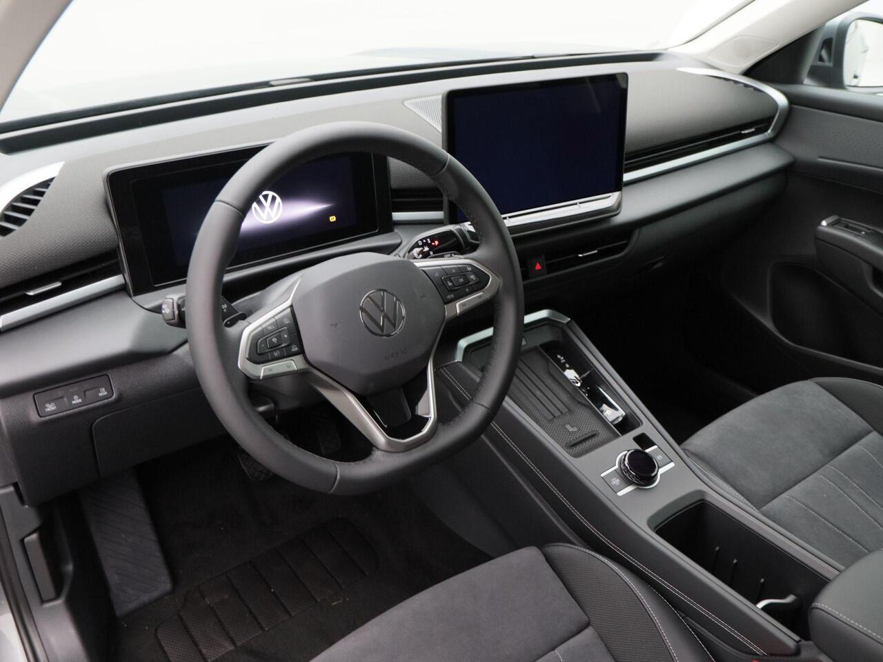 Volkswagen T-Roc Style First Edition 1.5 eTSI 150 PK | Trekhaak | Stoel & Stuurverwarming | Elektrische Achterklep | Camera |