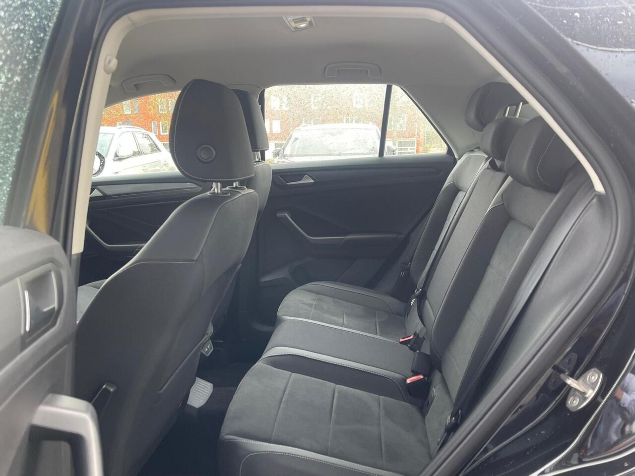 Volkswagen T-Roc 1.5 TSI 150PK DSG Style / Digital Cockpit Pro / Park Assist / App-Connect / 17'' LMV / VW