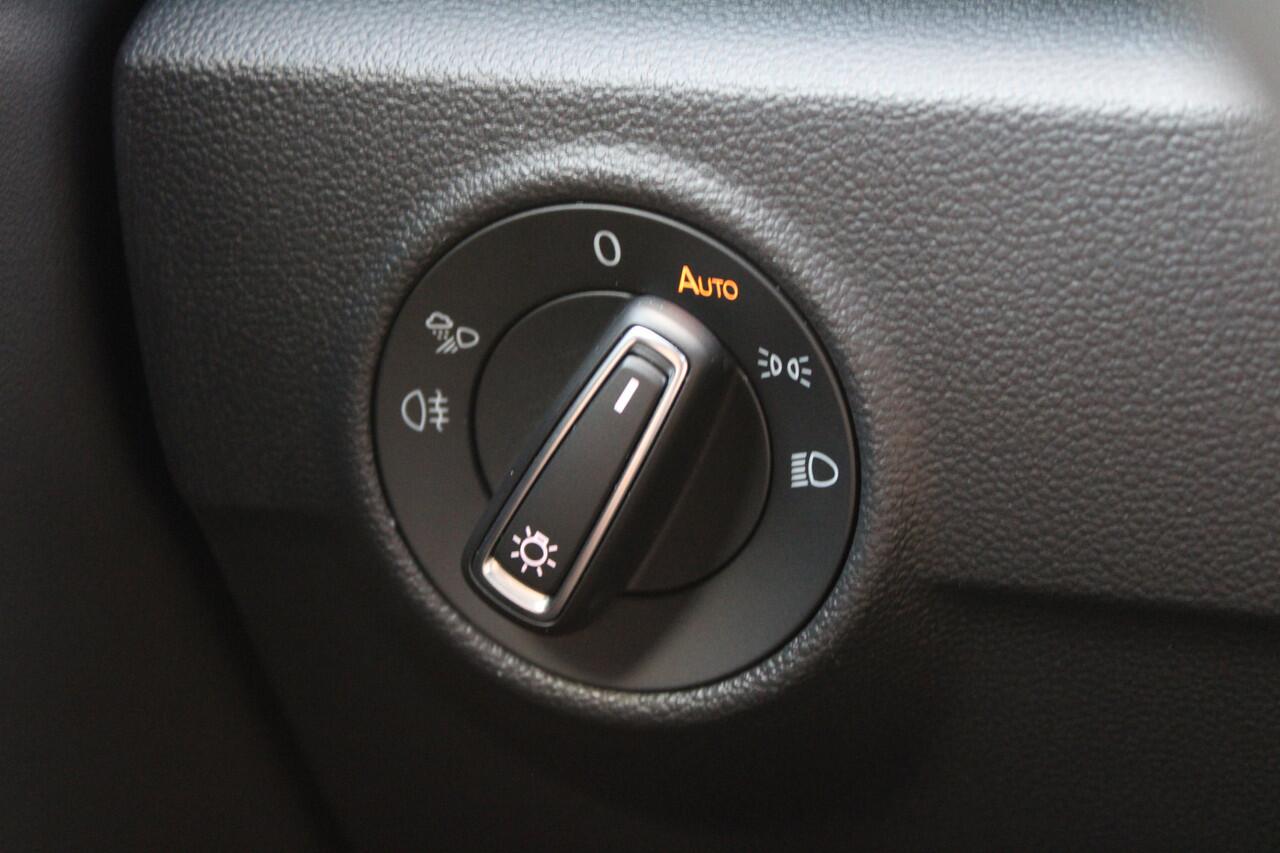 Volkswagen T-Roc 1.5 TSI Style 150pk - Ergostoel - LED - Navi - Camera - Stoelverwarming - Trekhaak - Rijklaar