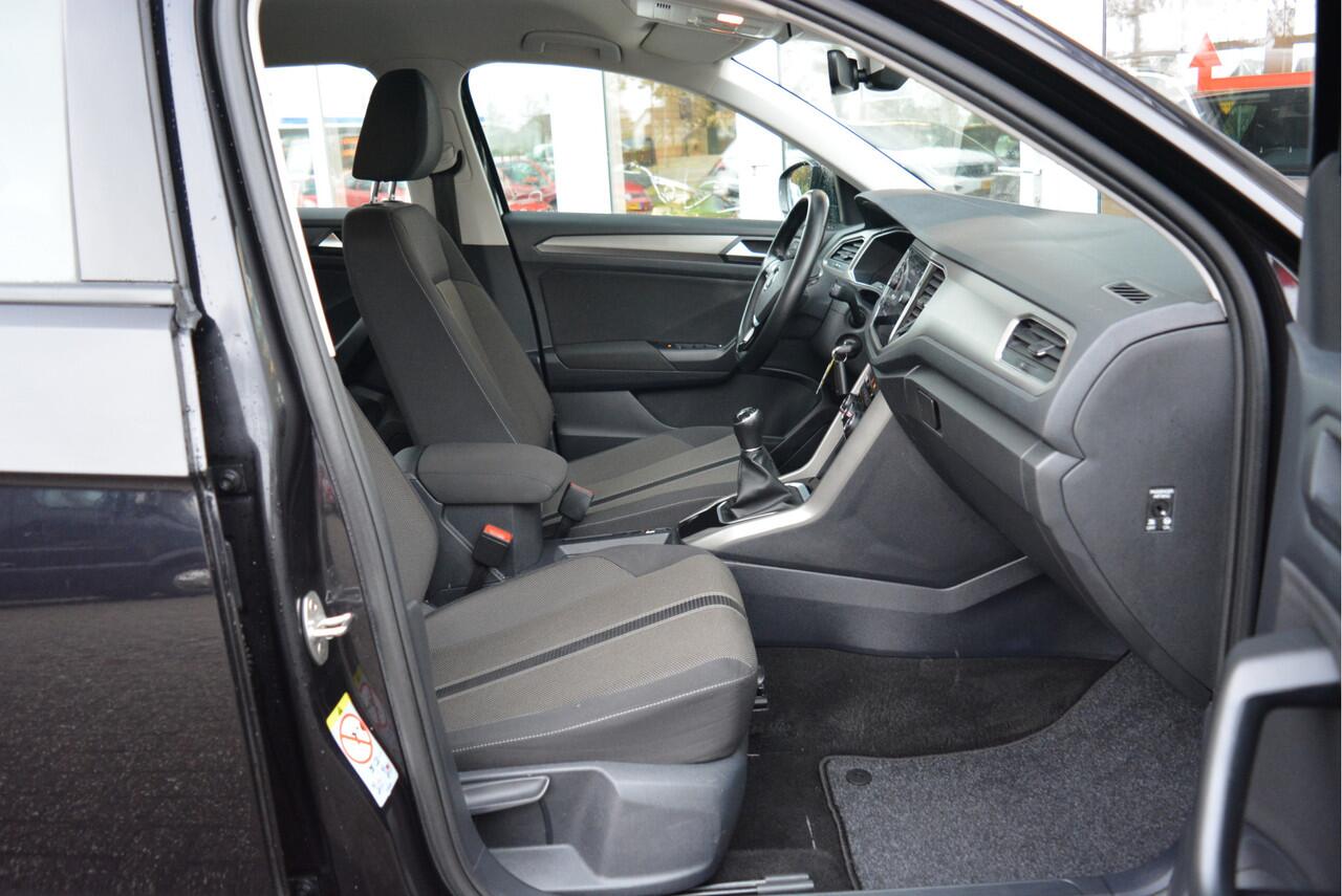 Volkswagen T-Roc 1.0 111PK TSI Style | PDC V+A | Adaptive | Orig. NL | NAP | Lane Ass.