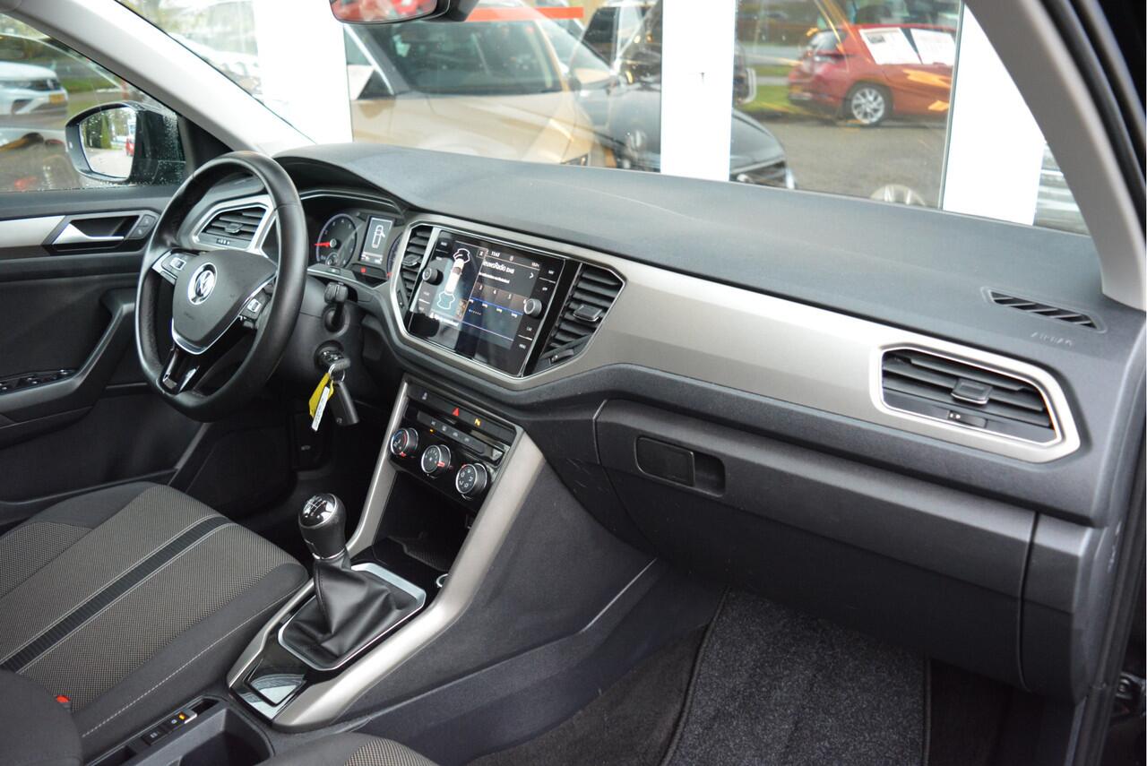 Volkswagen T-Roc 1.0 111PK TSI Style | PDC V+A | Adaptive | Orig. NL | NAP | Lane Ass.