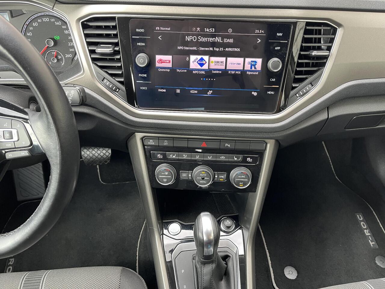 Volkswagen T-Roc 1.5 TSI Style | Stoel & Stuurverwarming | Achteruitrijcamera | Apple CarPlay / Android Auto | Elektrische Achterklep |