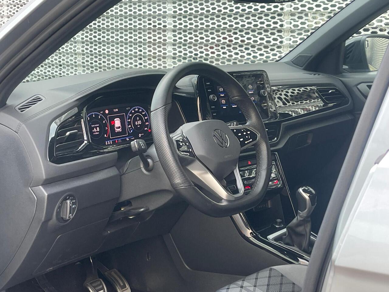 Volkswagen T-Roc 1.0 TSI 110PK R-Line Business / Black Style / Getint Glas / 18''LMV / VW