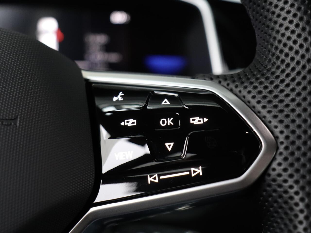 Volkswagen T-Roc 1.0 TSI R-Line Business | Apple Carplay | Stoelmassage | PDC |