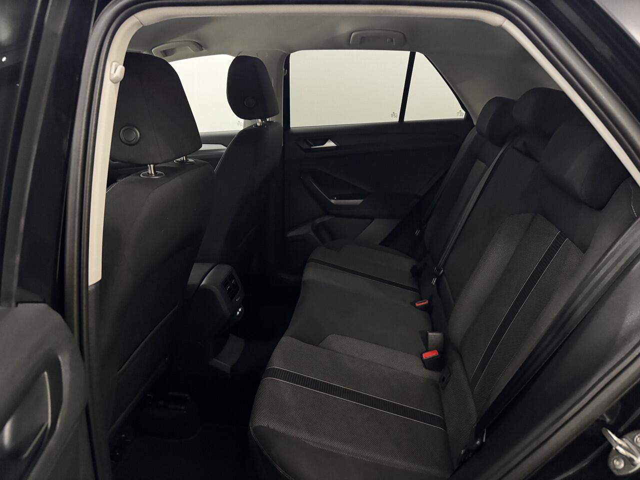 Volkswagen T-Roc 1.0 TSI Life Clima, Apple carplay, Parkeersensoren, Virtual desk, Winterpakket, Cruise control