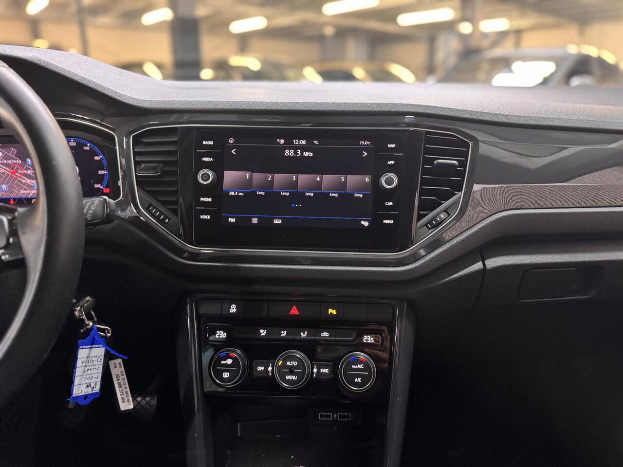 Volkswagen T-Roc 1.5 TSI 150pk Style Half Leer Navi Digi Dash Parkeersensoren Privacy Glass Dealeronderhouden