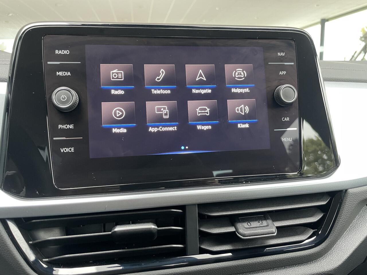 Volkswagen T-Roc 1.0 TSI Life Business Airco - cruise control - parkeersensoren voor en achter - Navigatie - Dakrails - Lederen stuurwiel