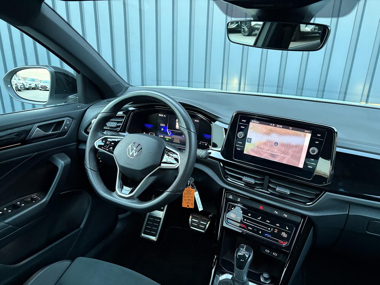 Volkswagen T-Roc 1.5 TSI R-Line Business | Standkachel | Trekhaak afnb. | IQ Light | Camera | Prijs Rijklaar!!