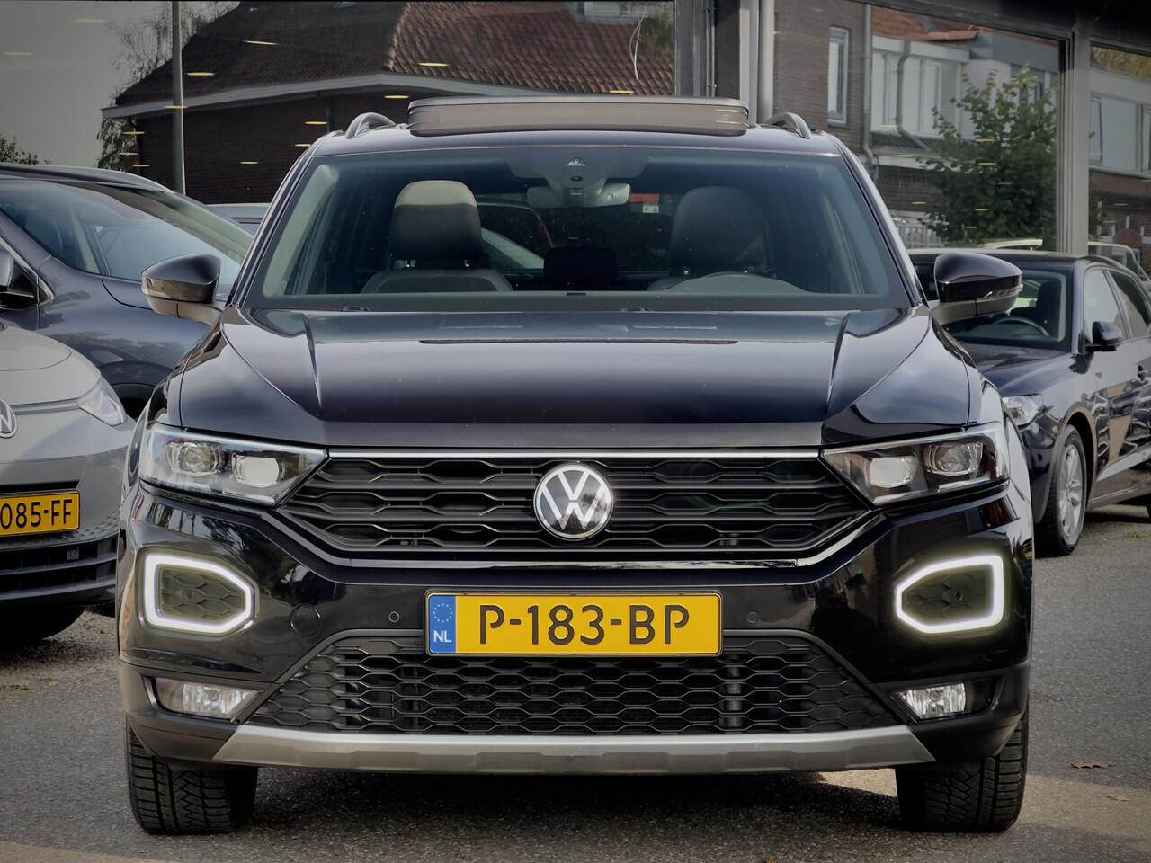 Volkswagen T-Roc 1.5 TSI AUT7 SPORT BLACK-EDITION PANODAK NAVI CAMERA DIGI-DASH APPLE-CARPLAY LED LMV PDC