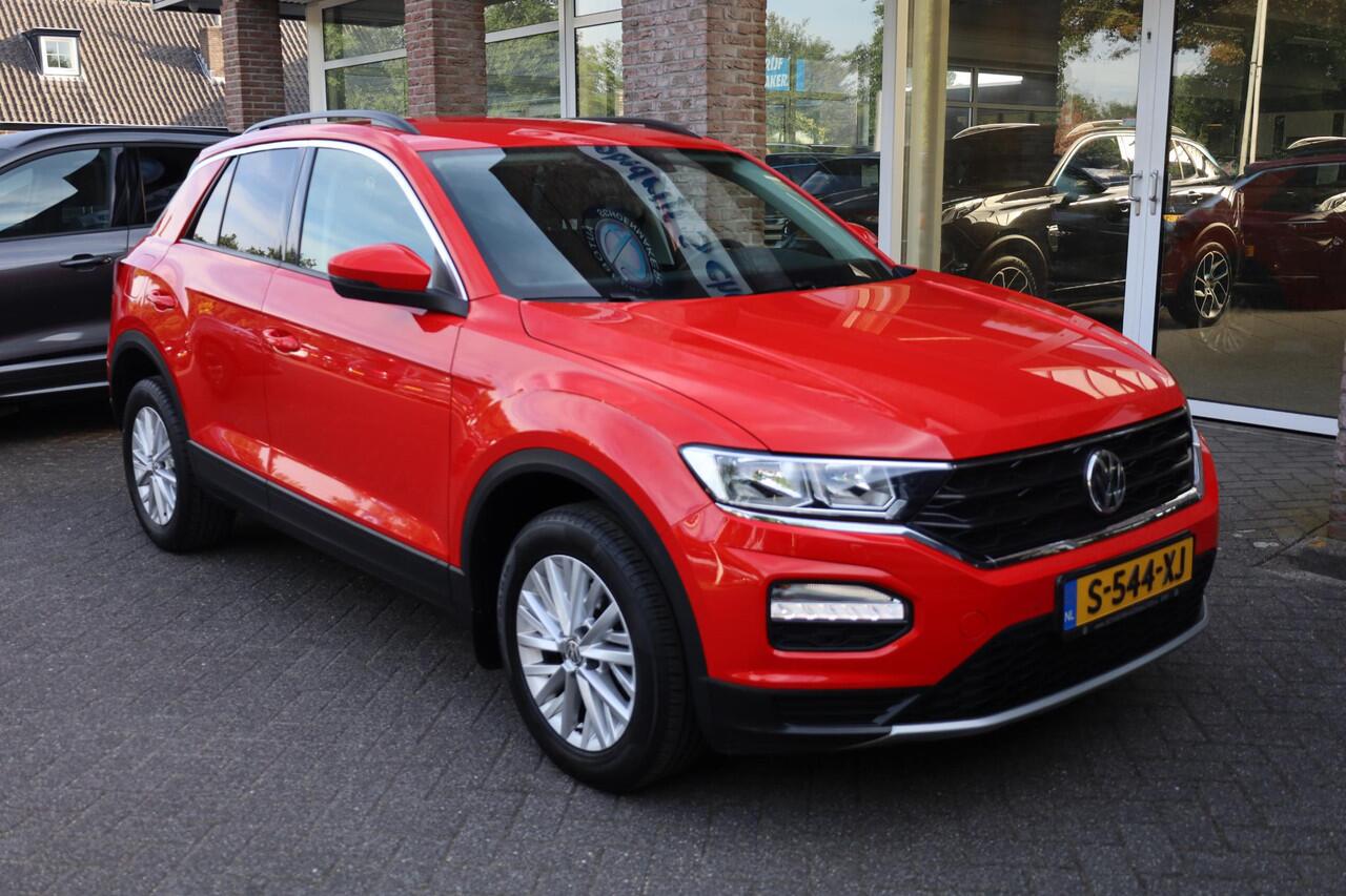 Volkswagen T-Roc 1.0 TSI Style Business CARPLAY ACC STOELVERW. LANE-ASSIST 2xPDC LMV ENZ.