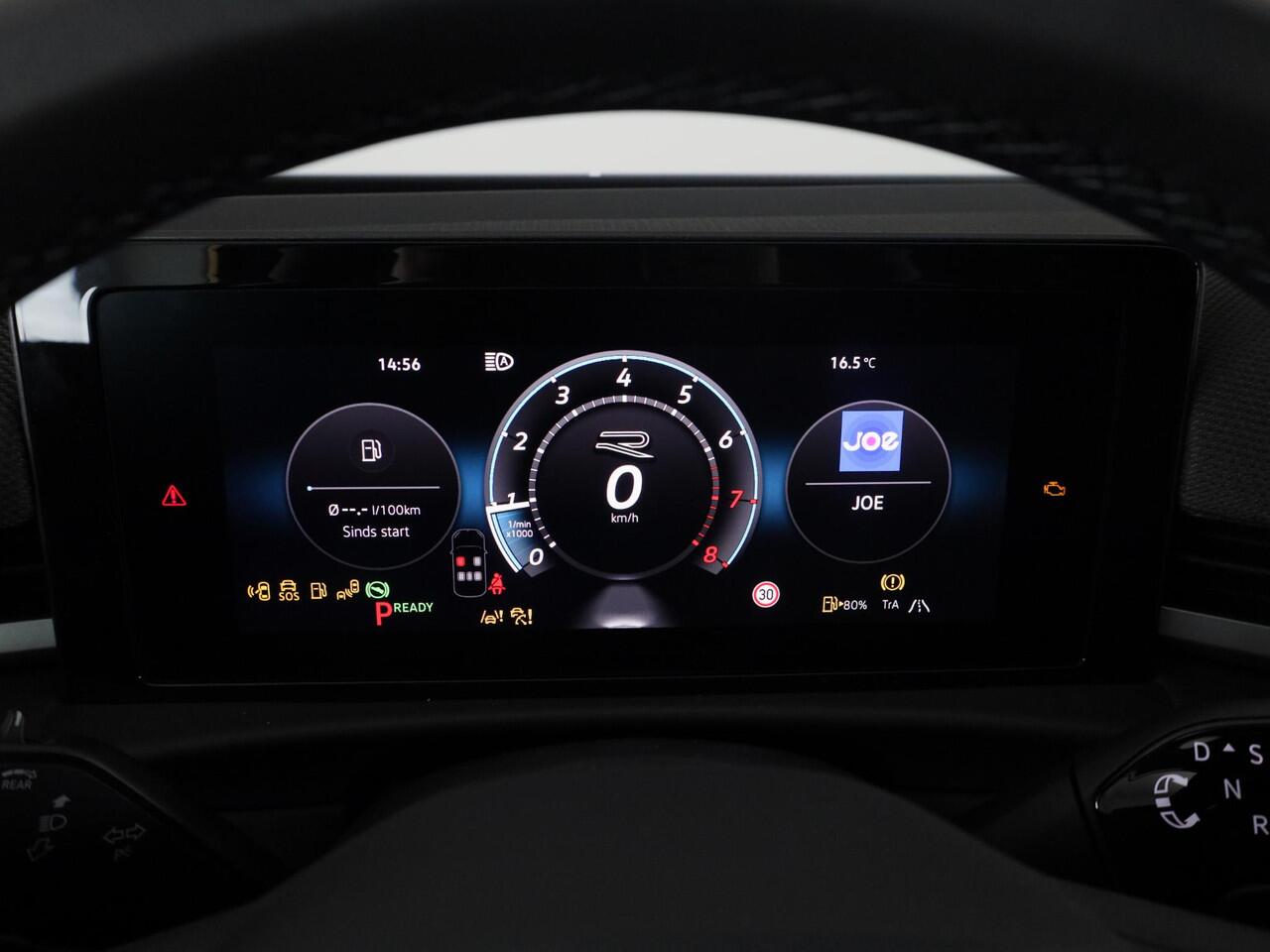 Volkswagen T-Roc R-Line First Edition 1.5 eTSI 110 kW / 150 PK SUV | Panoramaschuif-kanteldak | Assistance Pakket | Trekhaak | Black Style Pakket | Koplampverlichting matrix-led (IQ.LIGHT) | Elek. achterklep | Zwart dak