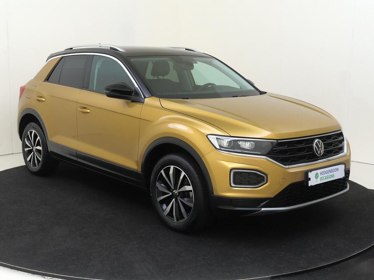 Volkswagen T-Roc 1.5 TSI Life | Parkeersensoren | Adaptieve cruise control | Digital cockpit pro | CarPlay | Stoelverwarming | Airco |
