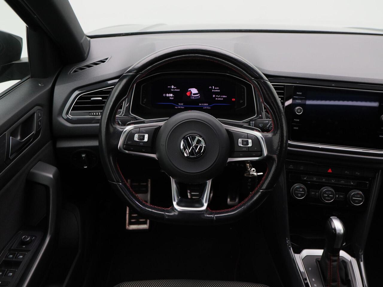 Volkswagen T-Roc 1.5 TSi 150 Pk Automaat Sport Business R-Line | Panoramadak | Adaptive Cruise | Climate Control | Stoelverwarming | Parkeersensoren | Bluetooth | Trekhaak | Navigatie | 19 Inch | 67.919 Km!!