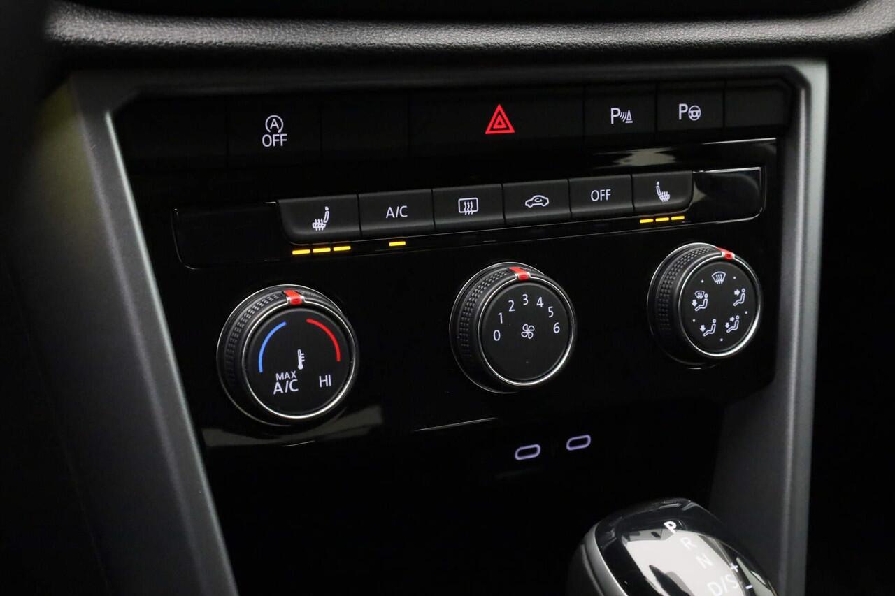 Volkswagen T-Roc 1.5 TSI 150 pk DSG Life | Trekhaak | Stoelverwarming | Carplay | Parkeersensoren voor/achter | Adaptive Cruise