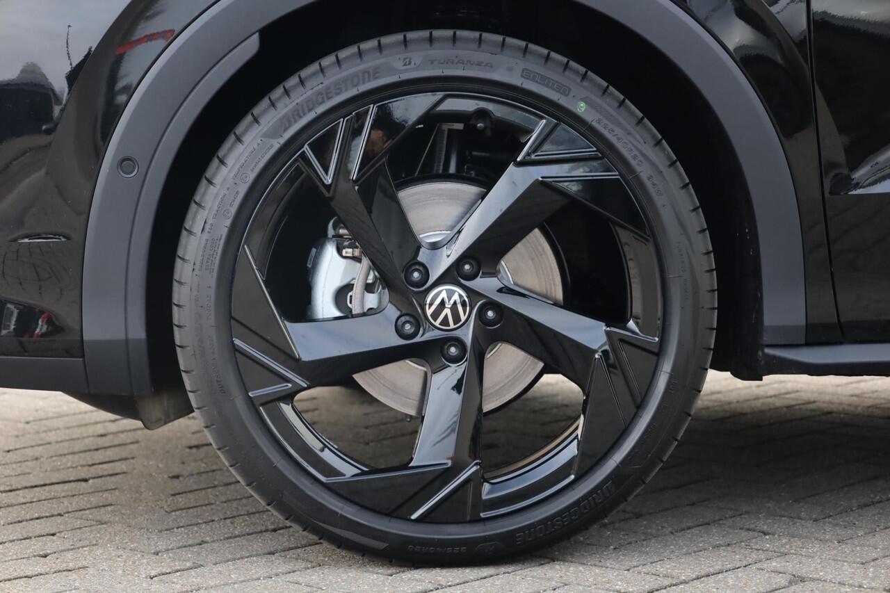 Volkswagen T-Roc 1.5 eTsi R-Line First Edition 150PK / 110kW LED Matrix IQ.Light, 360° rondomzichtcamera, panoramisch schuif- kanteldak, elektr. bedienbaar, verwarmbare voorstoelen + achterbank, high end audio 'Harman Kadon', dodehoekdetectie (Side Assist), head-up displa