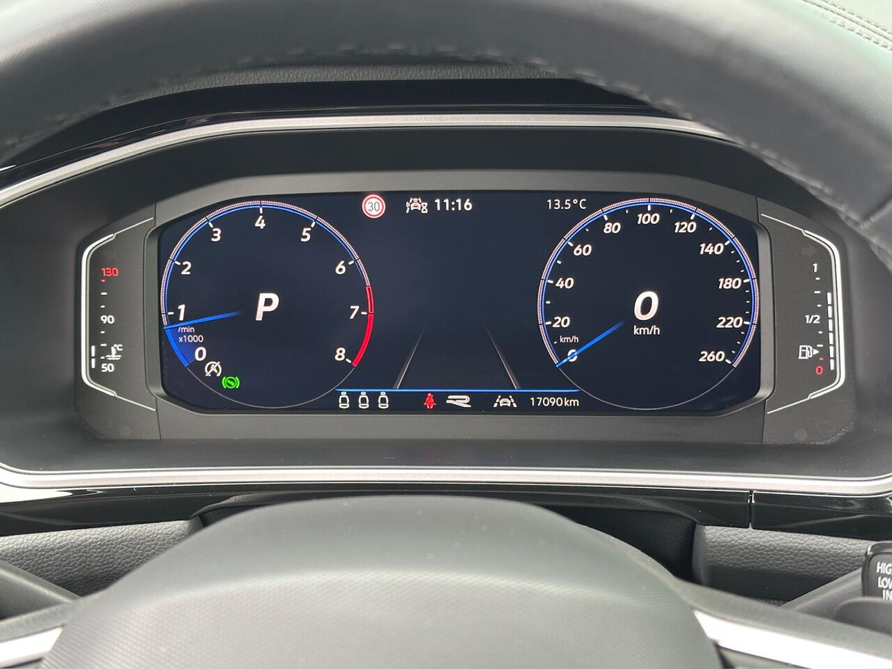 Volkswagen T-Roc 1.5 TSI 150pk DSG R-Line | Camera | Keyless | Elek. Achterklep | Dode hoek | Rijklaar incl. 1 jaar Bovag garantie