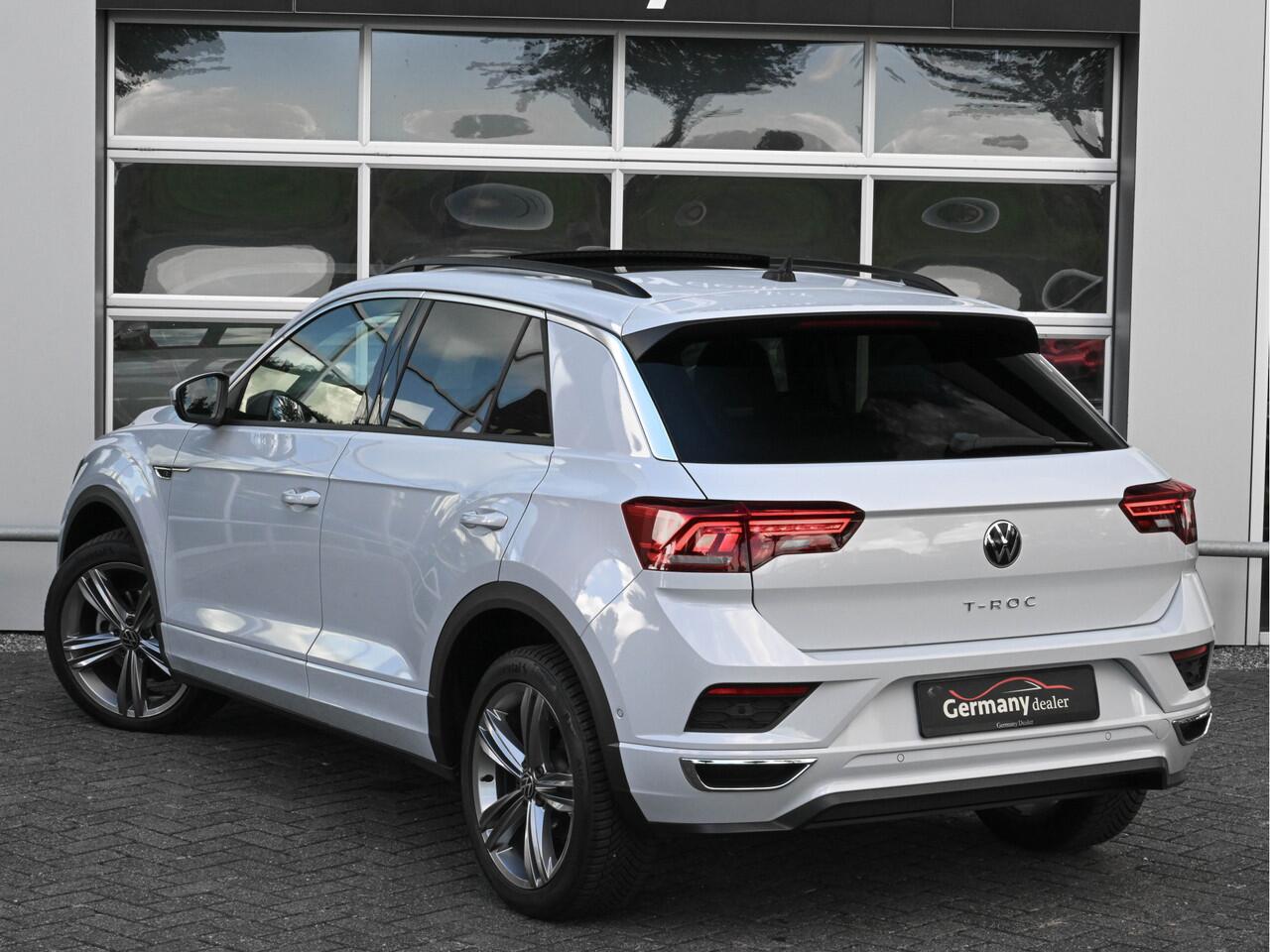 Volkswagen T-Roc 1.5TSI R-Line Pano Keyless ACC Dodehoek Zetels Trekhaak