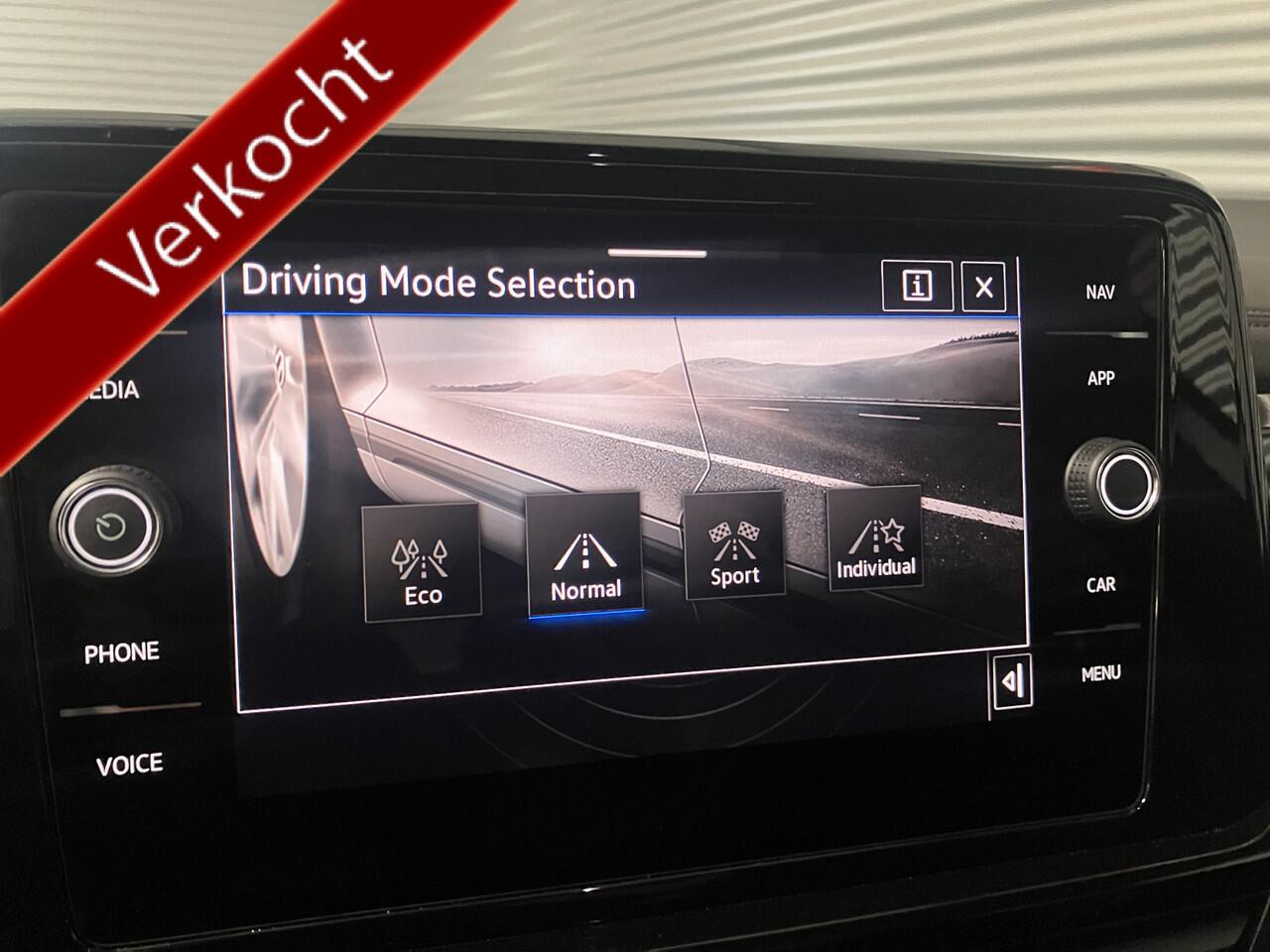 Volkswagen T-Roc 1.5 TSI R-LINE BLACK STYLE/PANORAMA/TRH/IQ LIGHT/IQ DRIVE/ENZ