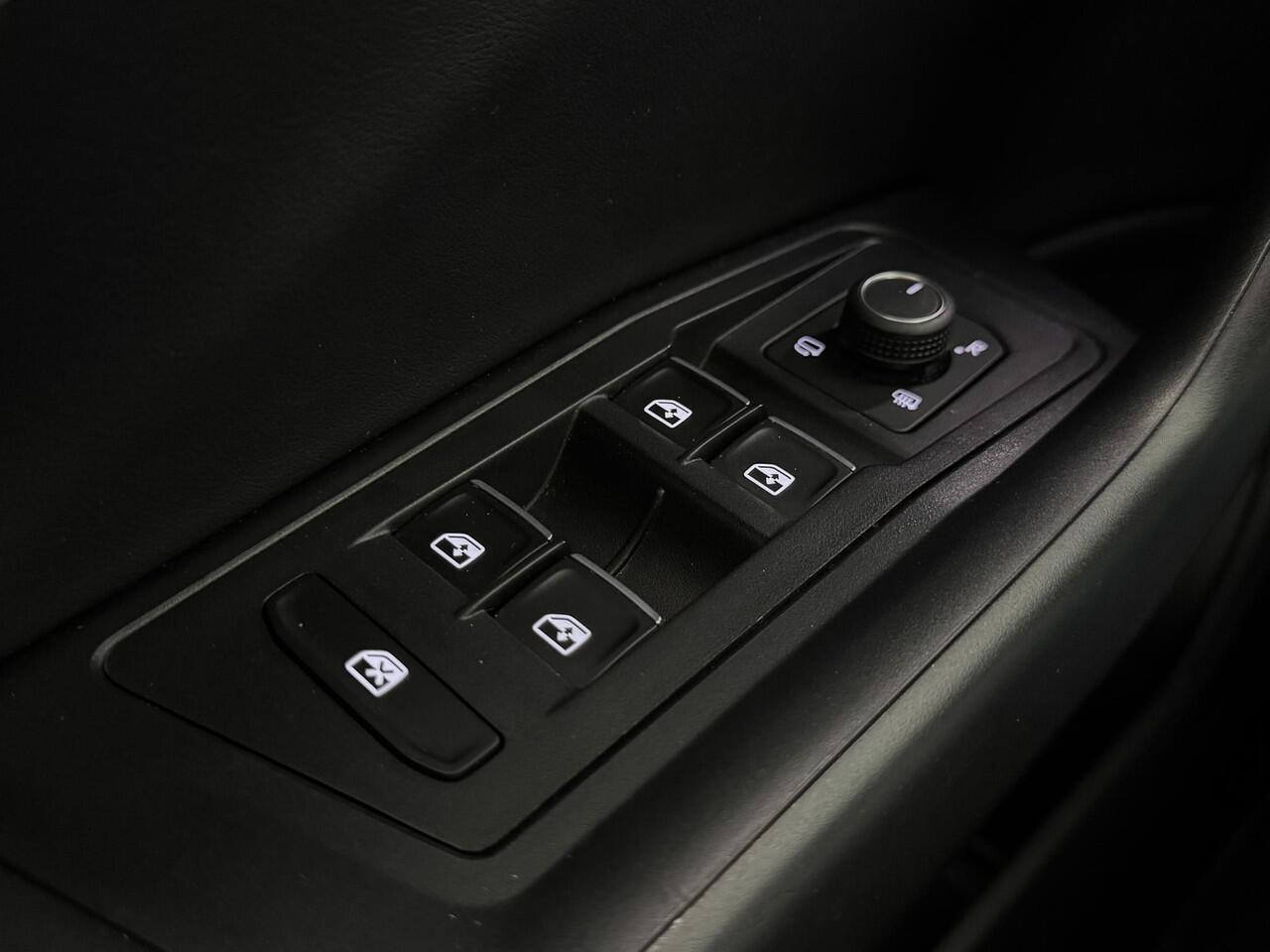 Volkswagen T-Roc 1.0 TSI R-Line | Car play | full-LED | Navigatie | Stoelverwarming voor | Climate Control | LM-Velgen | Alcantara bekleding (Vestiging - Vianen Tel: 0347-371248 )