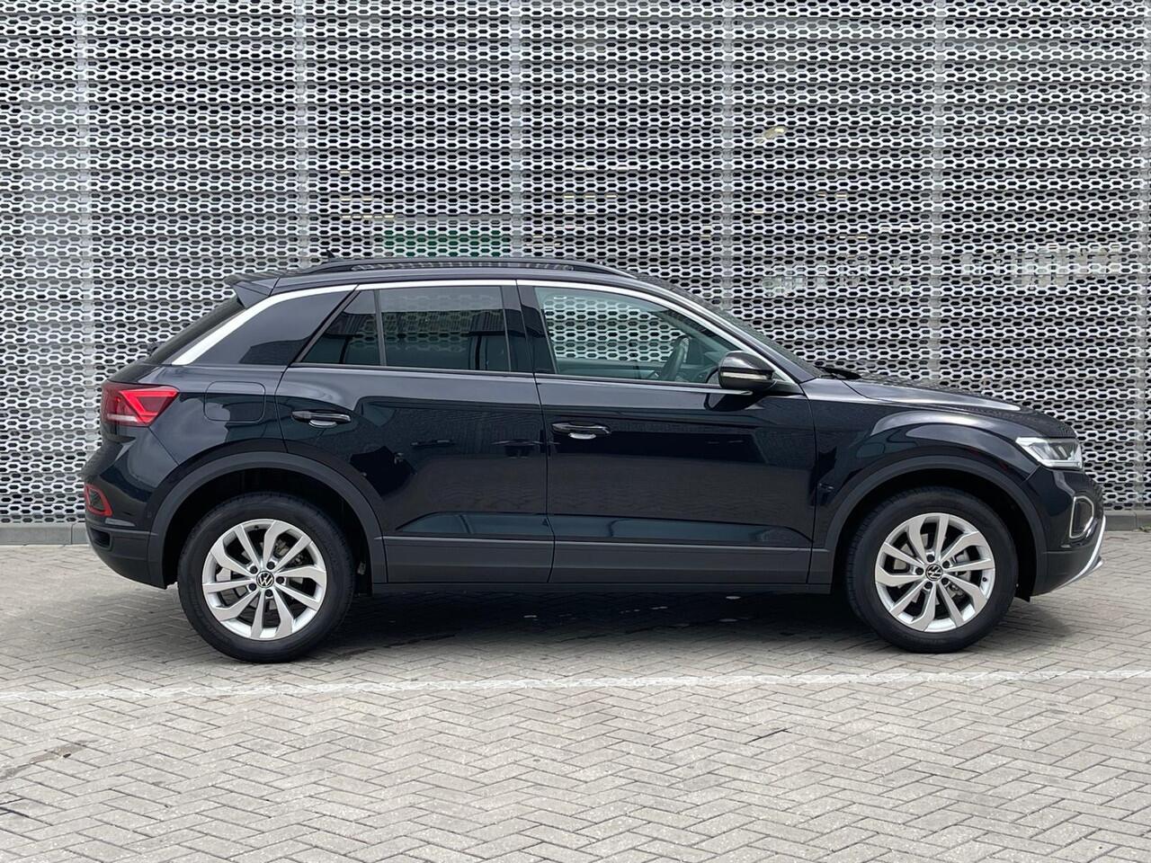 Volkswagen T-Roc 1.0 TSI 110PK Life Edition / Achteruitrijcamera / App Connect / Getint Glas / 17'' LMV / VW