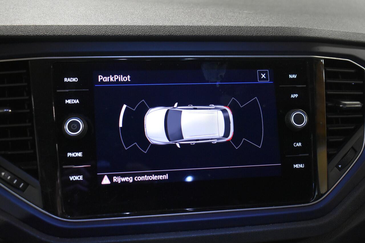 Volkswagen T-Roc 1.5 TSI Sport busines R Automaat Navi Carplay Stoelverw. Adapt. Cru