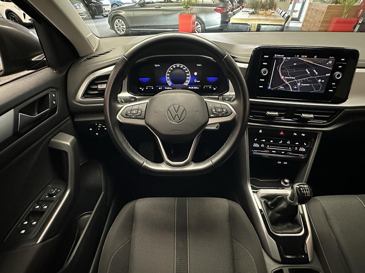 Volkswagen T-Roc 1.0 TSI STYLE NAVIGATIE CLIMATE CONTROL STOELVERWARMING BLUETOOTH TELEFOON RIJSTROOKSENSOREN PDC ZEER MOOI !! 3010