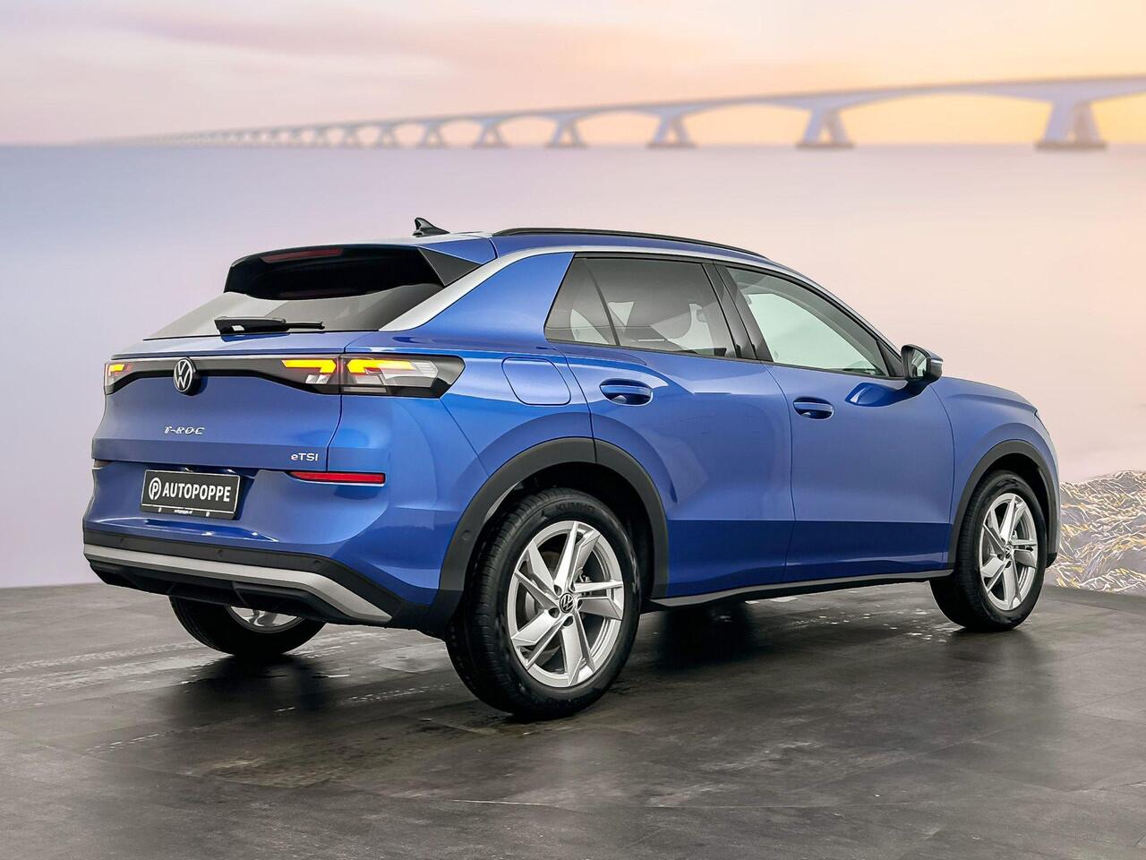 Volkswagen T-Roc Life First Edition 1.5 eTSI 85 kW / 116 PK SUV 7 v
