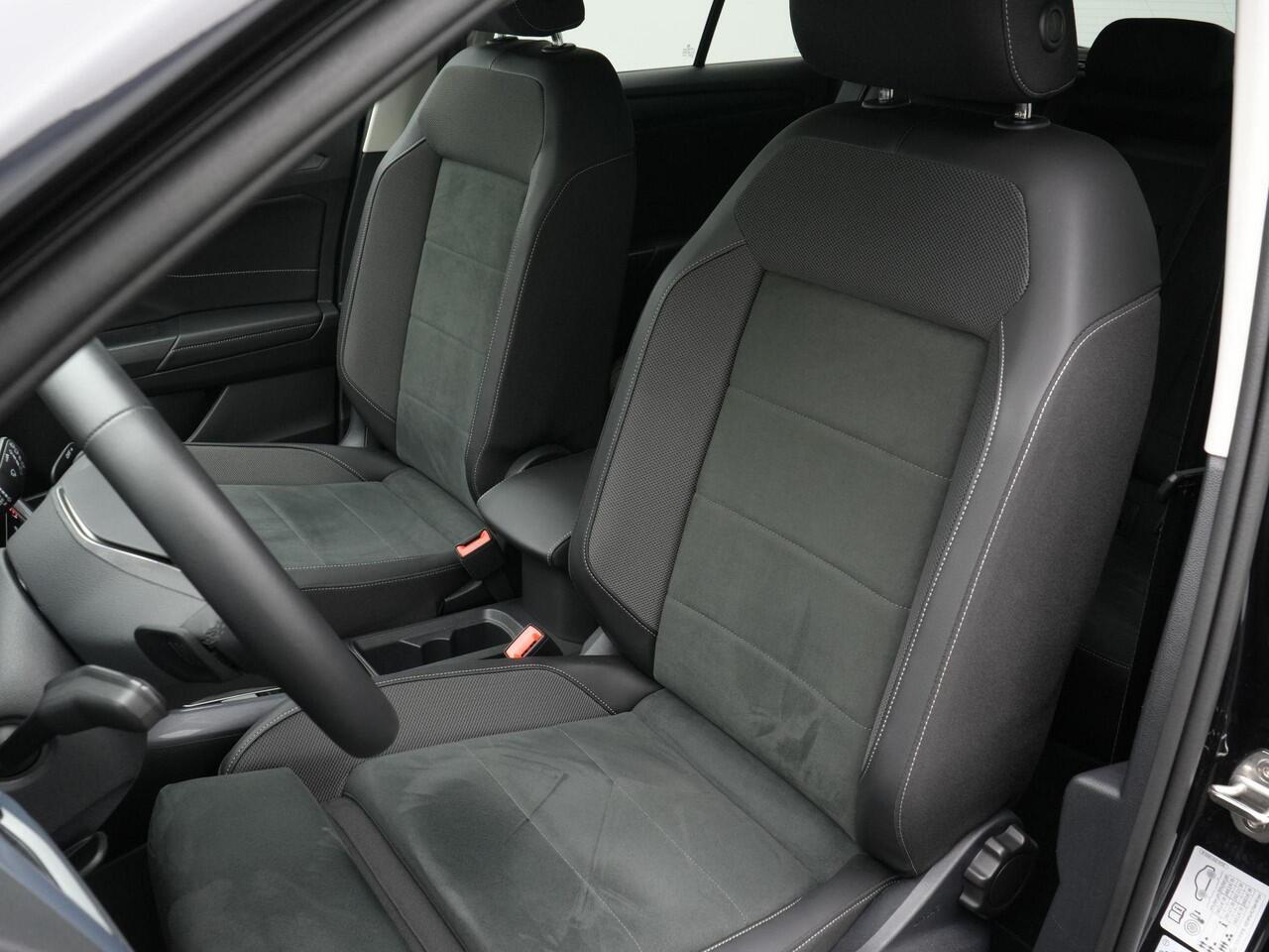 Volkswagen T-Roc 1.5 TSI 150 pk DSG Style | Trekhaak | Park Assist | Stoelverwarming | Adaptive Cruise | ErgoActive bestuurdersstoel