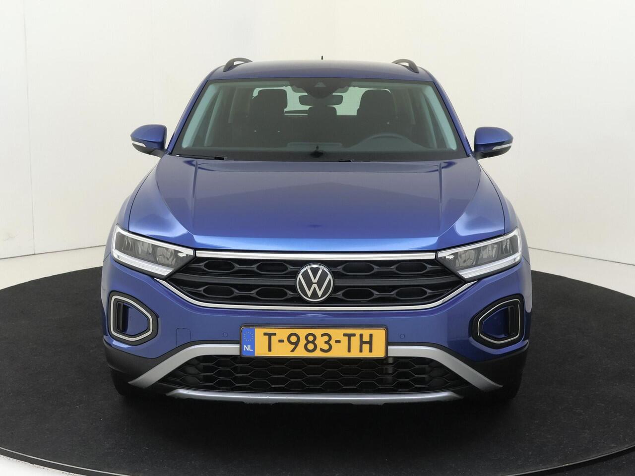 Volkswagen T-Roc 1.0 TSI Life | Parkeerassistent | Adaptieve cruise control | CarPlay | Navigatie | Lane assist | Digital cockpit | Elektrisch inklapbare buitenspiegels |