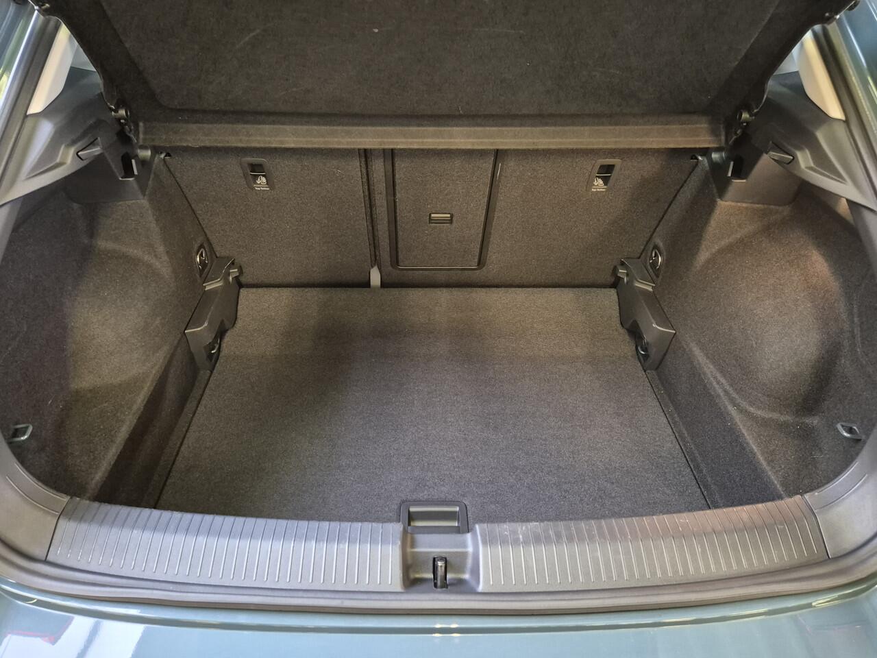 Volkswagen T-Roc 1.5 TSI Style -150pk- Automaat | IQ LED | Camera | Digitale Cockpit Pro | Rijklaarprijs incl. 1 jaar Bovag garantie