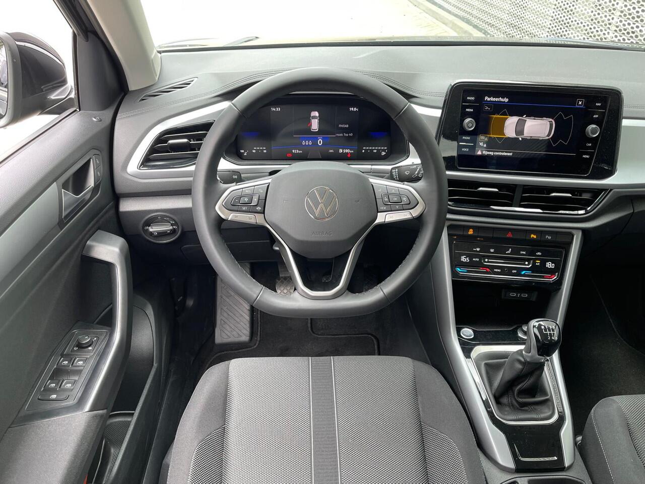 Volkswagen T-Roc 1.0 TSI 110PK Life Edition / Achteruitrijcamera / App Connect / Getint Glas / 17'' LMV / VW