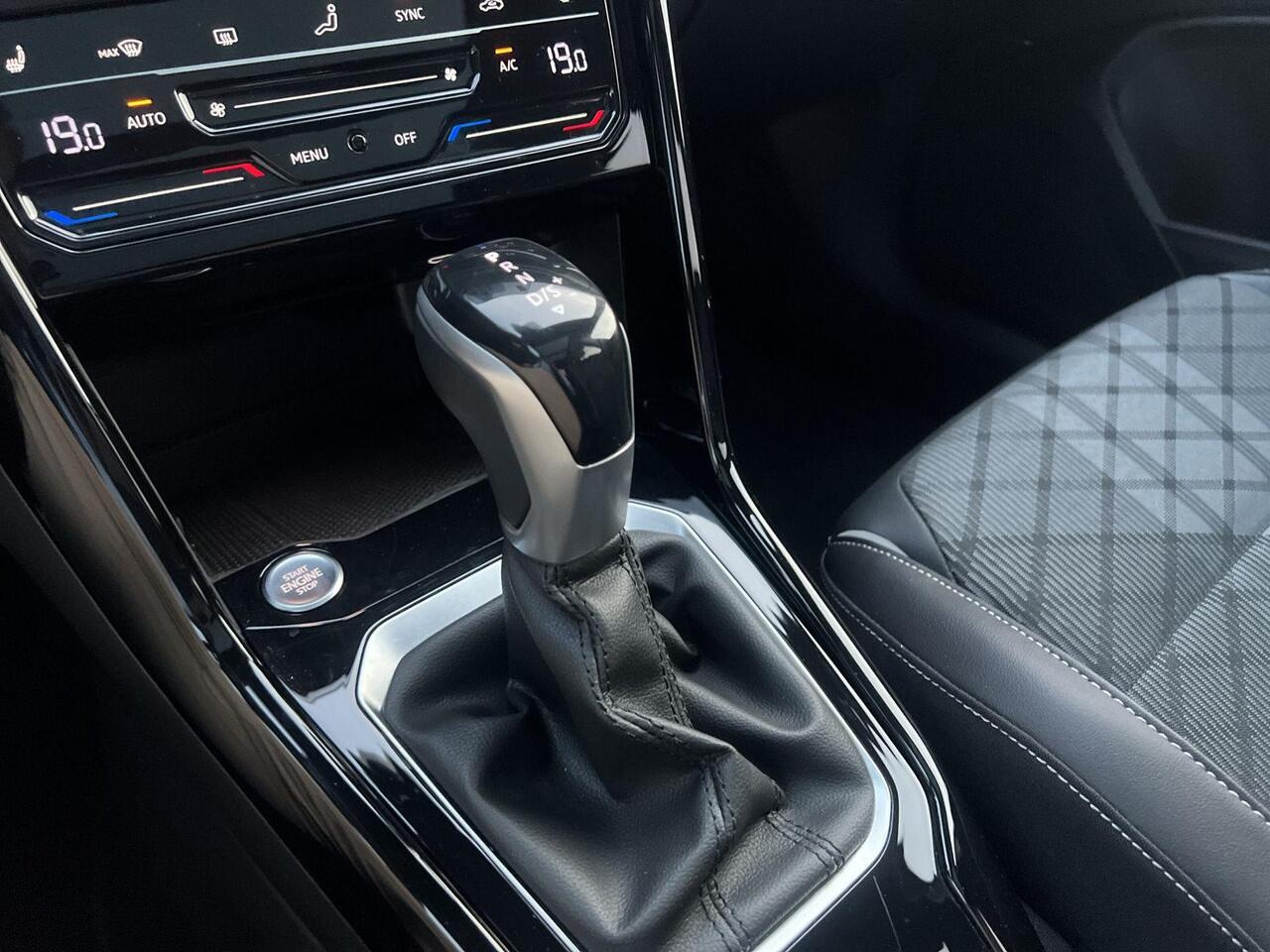 Volkswagen T-Roc 1.5 TSI R-Line Business | Pano | Vol! | | 150Pk | Automaat |