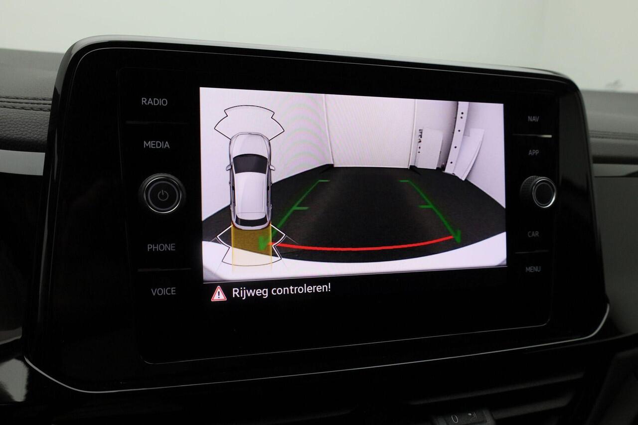 Volkswagen T-Roc 1.5 TSI 150 pk DSG R-Line Edition | Panoramadak | Stuur-/stoelverwarming | Achteruitrijcamera | Apple Carplay / Android Auto