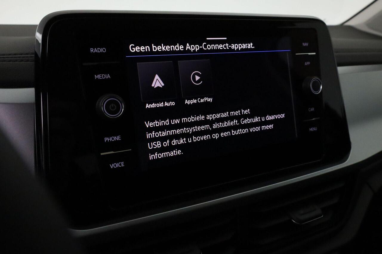 Volkswagen T-Roc Life Edition 1.0 TSI 85 kW / 116 pk | LED | Camera | Trekhaak | Park Assist | Keyless | 17 inch