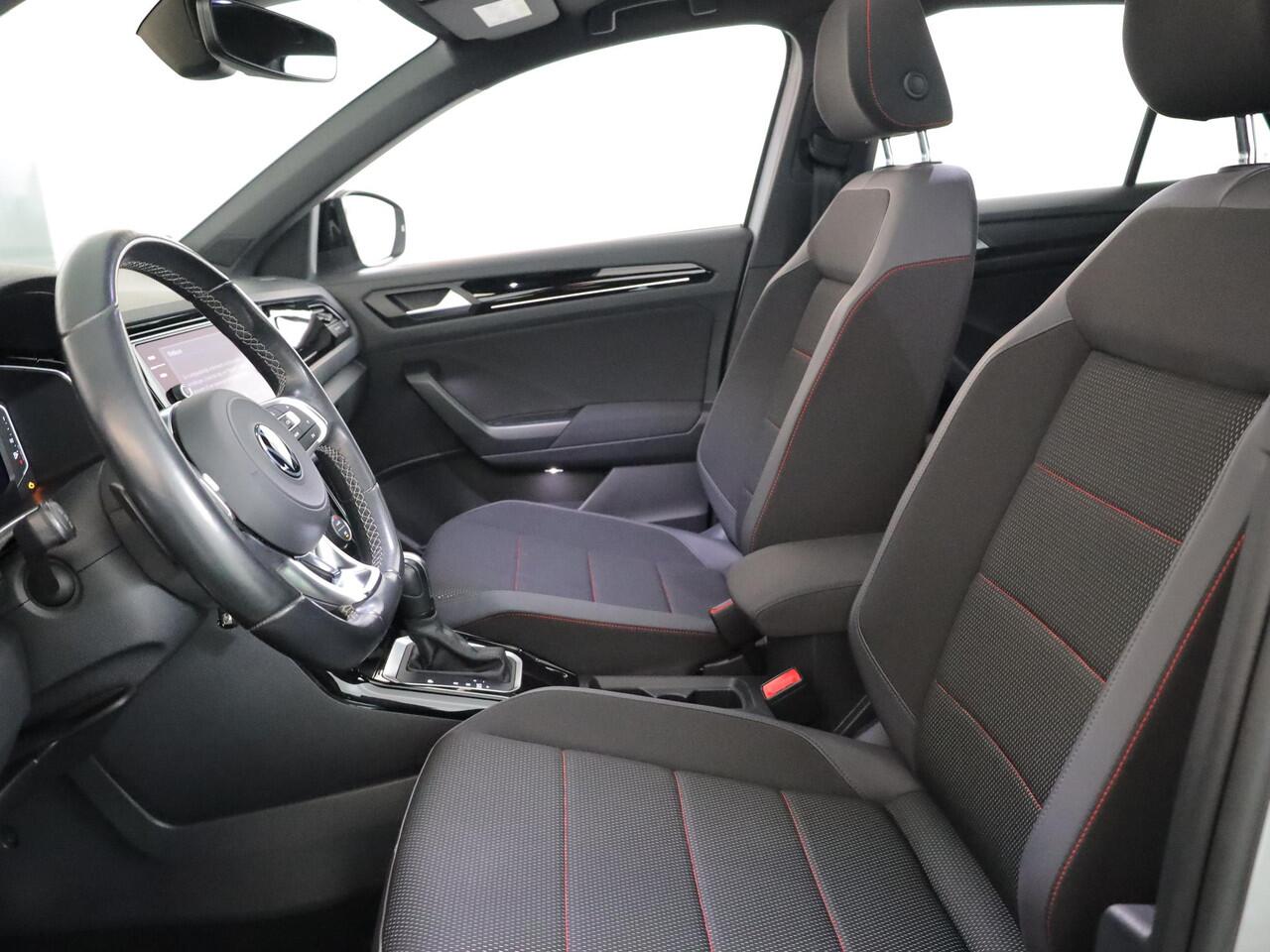 Volkswagen T-Roc 1.5 TSI Sport 150 pk Automaat (DSG) | Navigatie via App | Panoramadak | Parkeersensoren | Black Style pakket | Stoelverwarming |