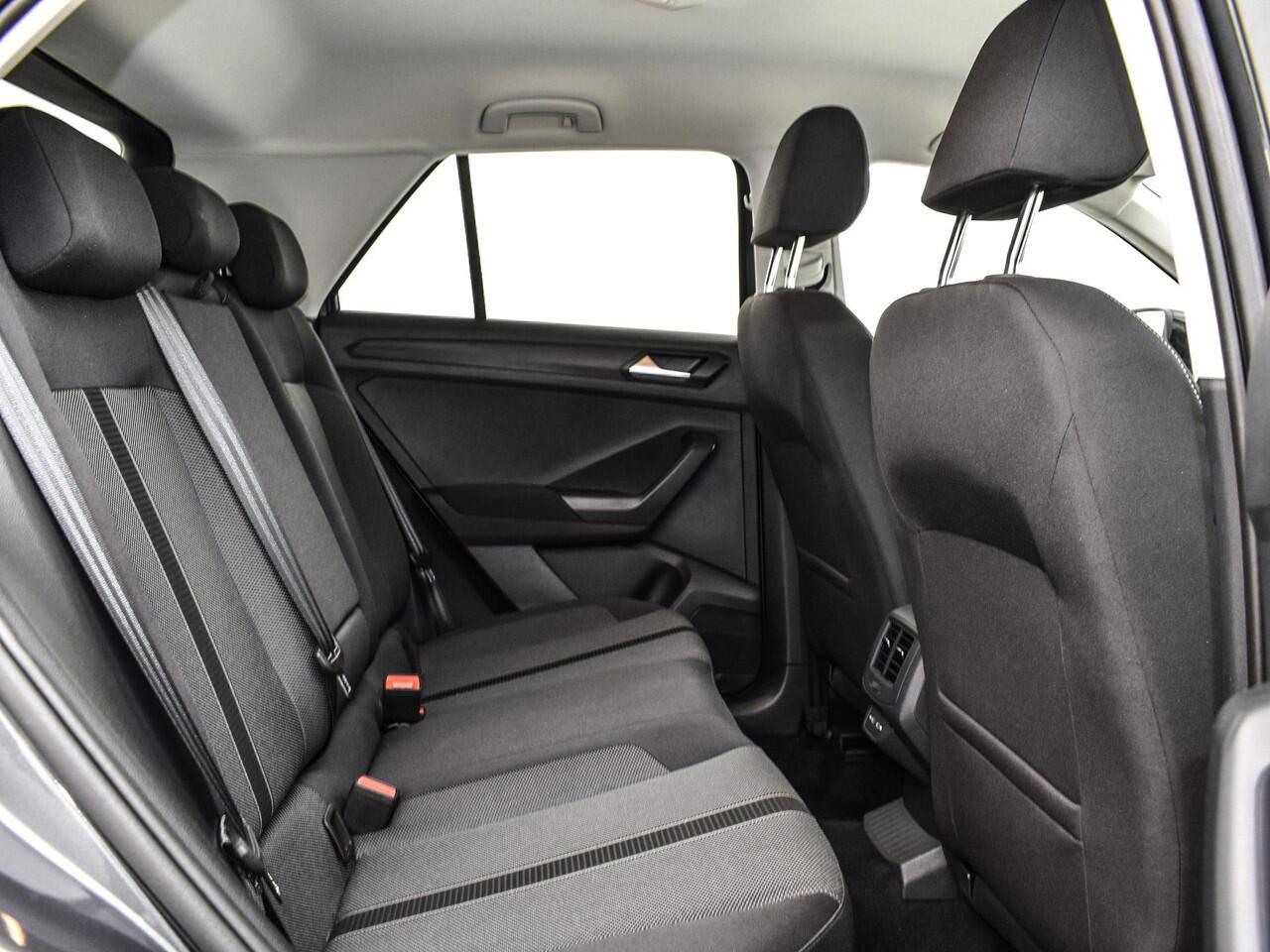 Volkswagen T-Roc 1.5 TSI 150pk DSG Life Edition · Keyless · Camera · Apple/Android Car Play · Navigatie · Stoelverwarming · 17'' Inch ·