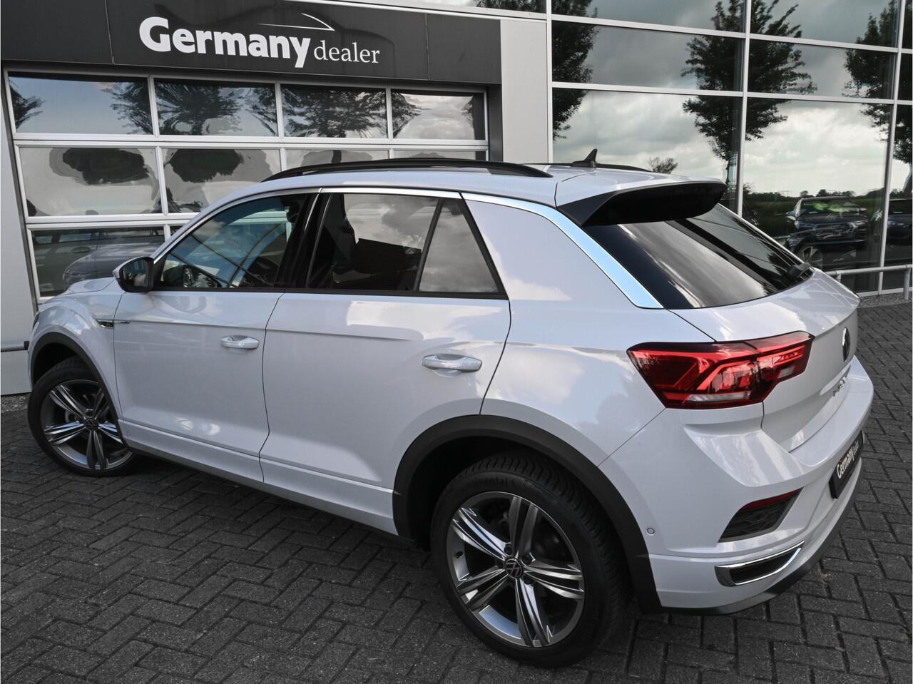 Volkswagen T-Roc 1.5TSI R-Line Pano Keyless ACC Dodehoek Zetels Trekhaak