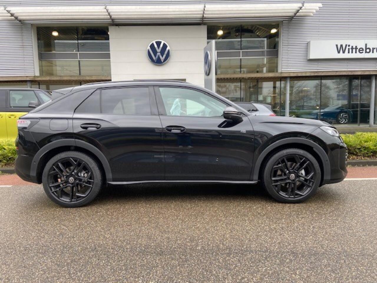 Volkswagen T-Roc 1.5 eTsi R-Line First Edition / Carplay / Navi / IQ Light / 19" LM velgen / R-Line / Camera