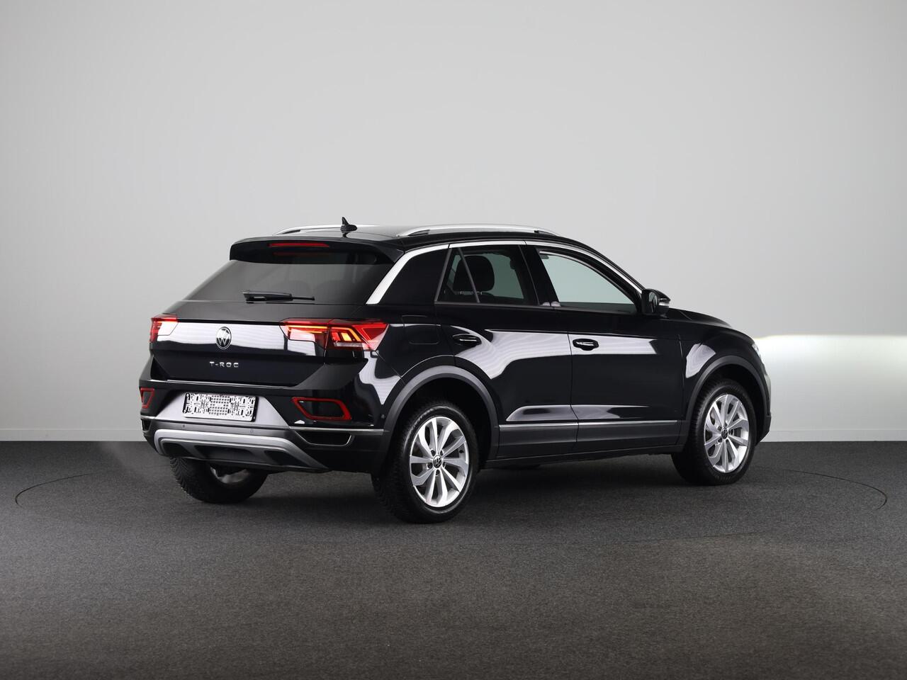 Volkswagen T-Roc 1.5 TSI Style 150 PK DSG | Private lease vanaf ¤ 609,- pm | Trekhaak afneembaar | Navigatie | Stoel verwarming en massage | Leer/Alcantara |