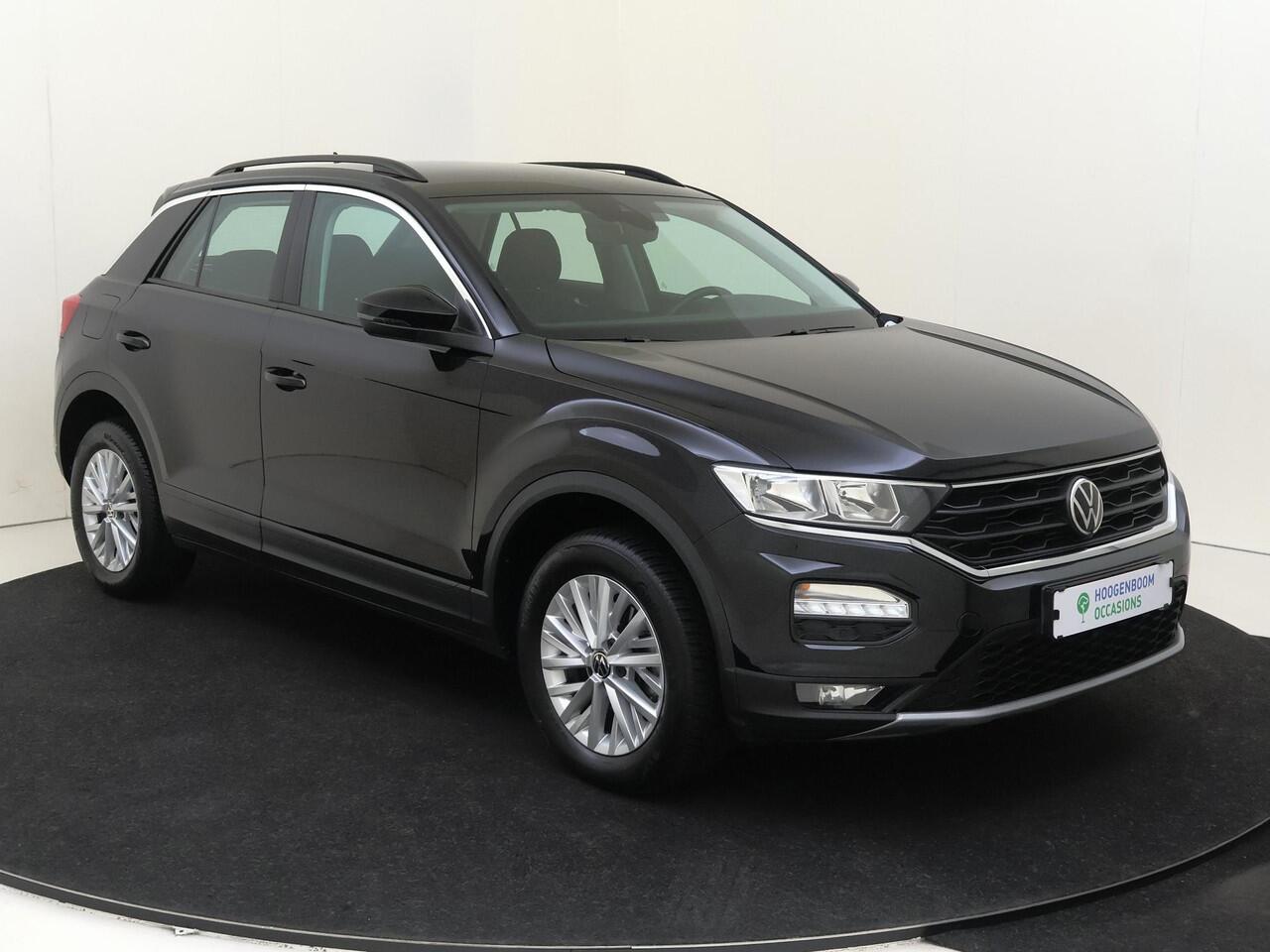 Volkswagen T-Roc 1.5 TSI Style | Trekhaak | Achteruitrijcamera | Parkeersensoren | Adaptieve cruise control | CarPlay | Navigatie | Draadloze telefoonlader |