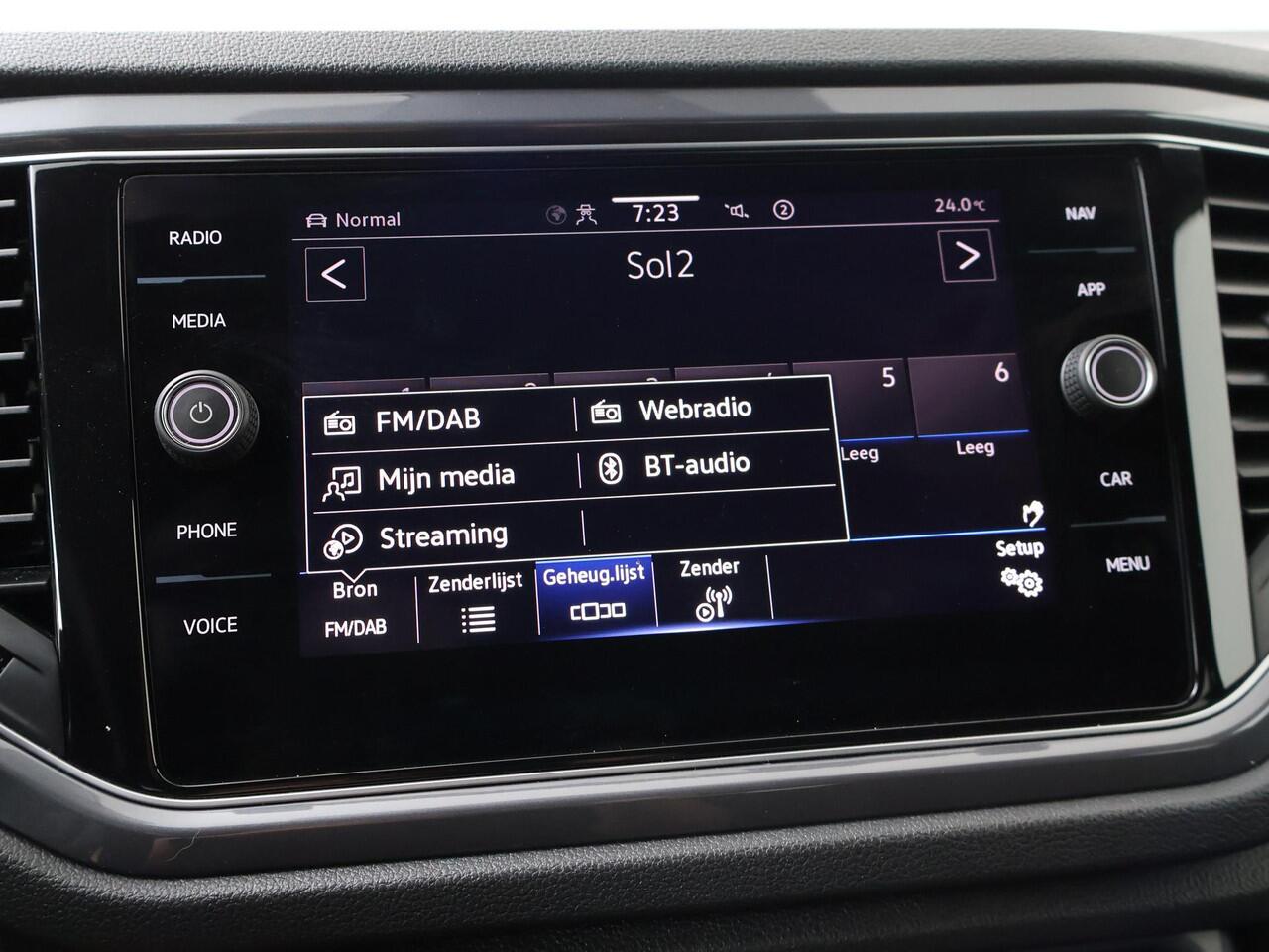 Volkswagen T-Roc 1.5 TSI Sport Business R | 150 PK | Navigatiesysteem | Climate control | Elek. achterklep | R-Line |