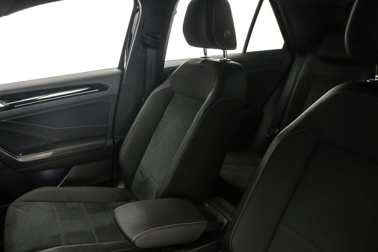 Volkswagen T-Roc 1.5 TSi 150 pk R-Line 1.5 TSI 150pk DSG Automaat Trekhaak, Adaptive cruise control, Achteruitrijcamera, Navigatie, Stoelverwarming, Sportonderstel