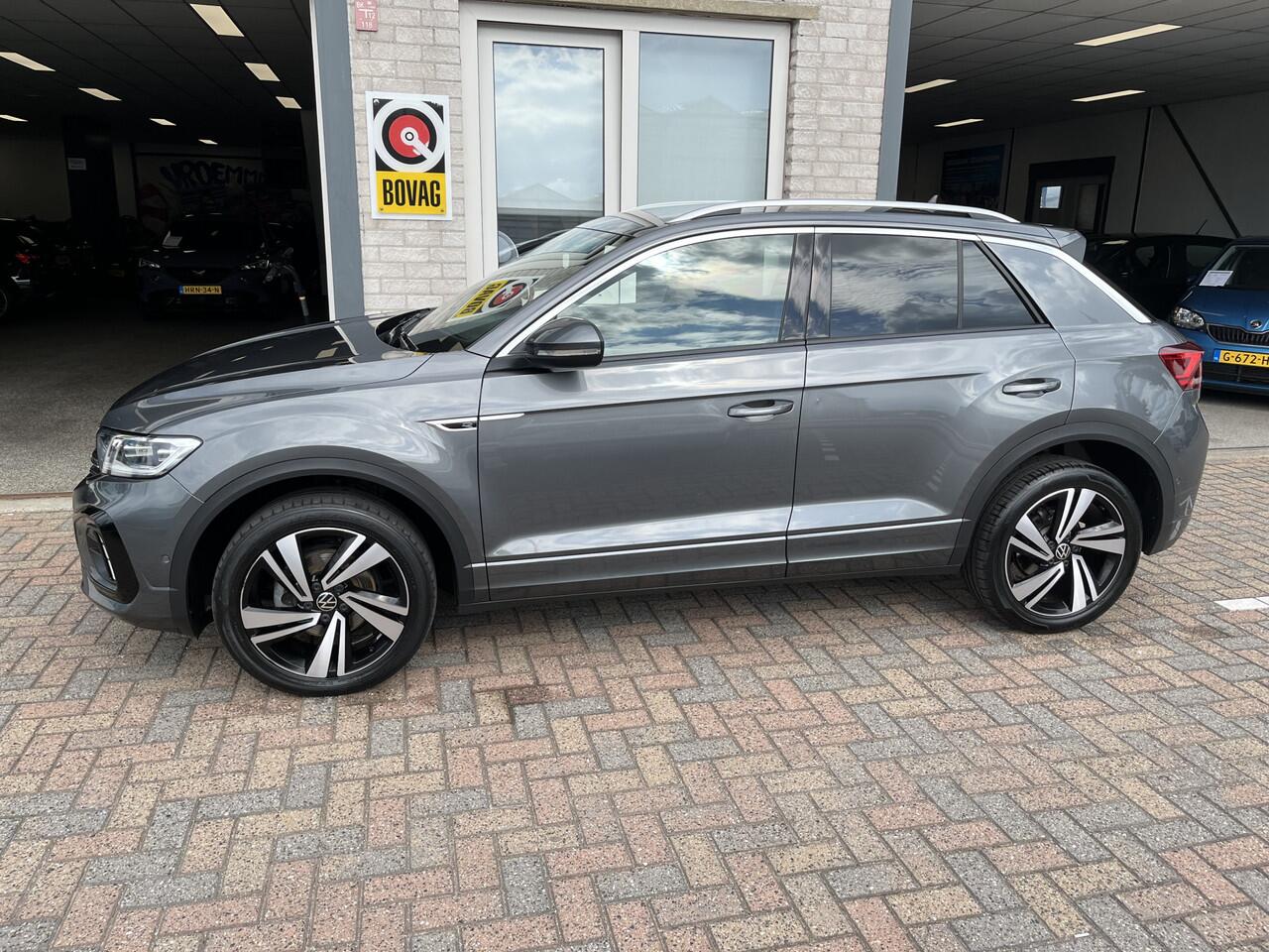 Volkswagen T-Roc 1.5 TSI R-Line / AUTOMAAT/ 2x R-LINE/ PARK. SENSOREN/ IQ. LIGHT/ DODE HOEK/ STOELVERWARM./ DIGITAL DASHBOARD/ APP-CONNECT/ ADAPT. CRUISE/ CLIMA/ DAB/ 18" LMV