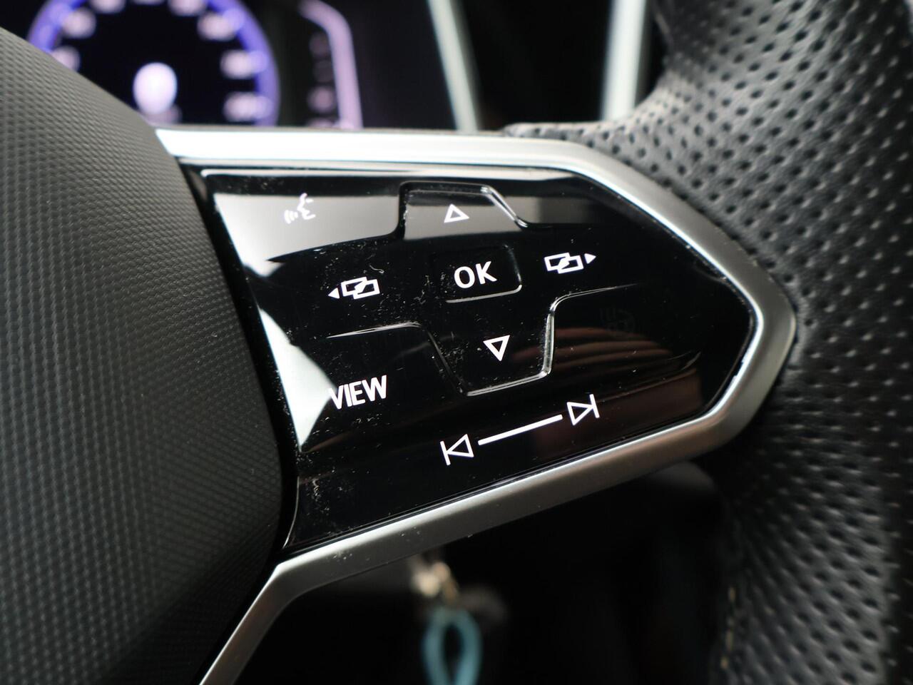 Volkswagen T-Roc 1.5 TSI R-Line Business+ | 150 PK | Automaat | Stoelverwarming | Adaptive Cruise Control | Achteruitrijcamera |