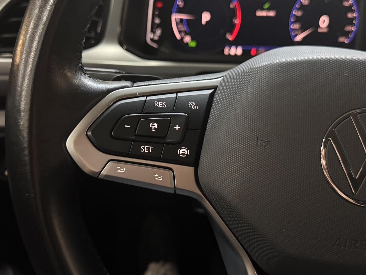 Volkswagen T-Roc 1.5 TSI 150pk DSG Automaat Life Navi Camera Trekhaak Parking pack Digi Dash Dealeronderhouden